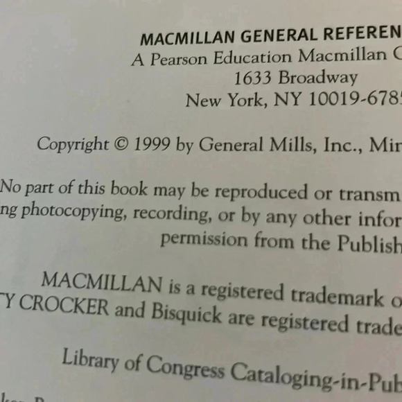 Betty Crocker slow cooker cookbook. Hard back - Picture 3 of 6